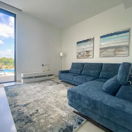 Modern 4 Bed With Pool At Colinas Lc1 Villa *