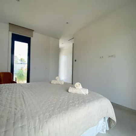 Villa Modern 4 Bed With Pool At Colinas Lc1